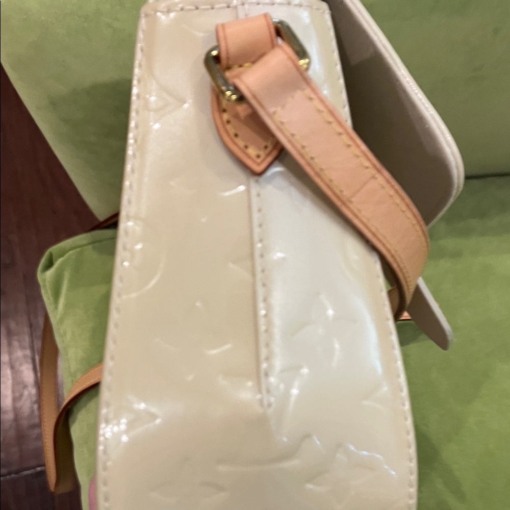 Louis Vuitton Monogram crossbody Vernis Bellflower GM bag - Picture 9 of 13